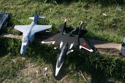 2 modelli di Nicola di cui un Harrier